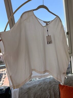 NWT 100% Silk Diane Von Furstenberg Sheer Ivory V-Neck Blouse in Small